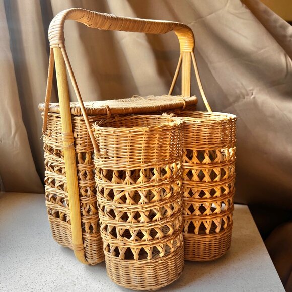 Vintage Handwoven Rattan Bottle Holder Caddy With Bamboo Handle - Picture 2 of 12